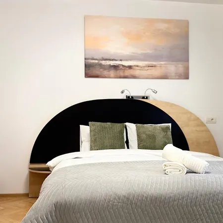 Stay Central Apartment Бухарест