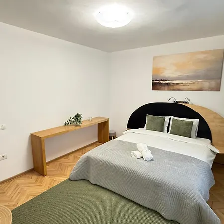 Felix 41 - Piata Victoriei, Near Metro - Rh Living Appartement *